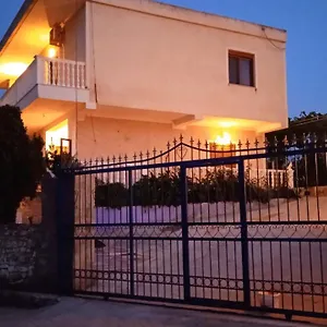 https://arsen-apartments.albaniahotels.org